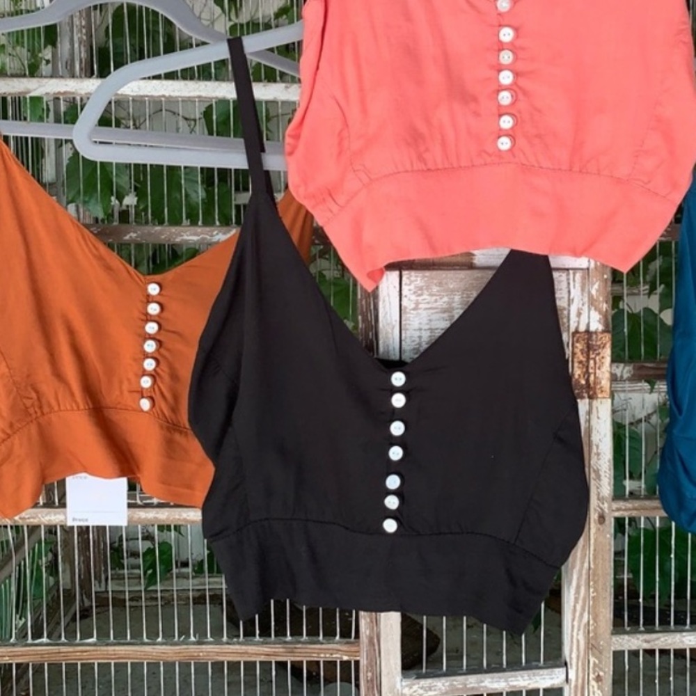 Casual adjustable straps crop top